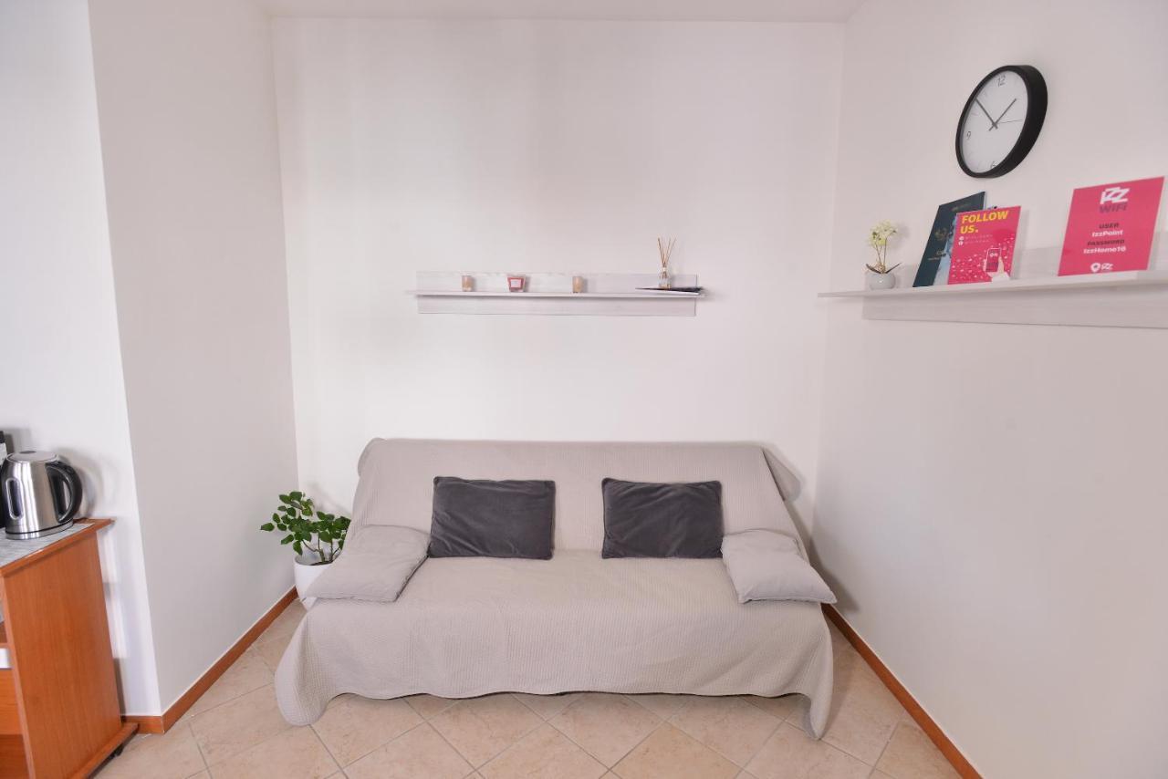 Izzhome Blue Sea Pula Exterior foto